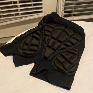 Butt patting for snowboarding women / men size small